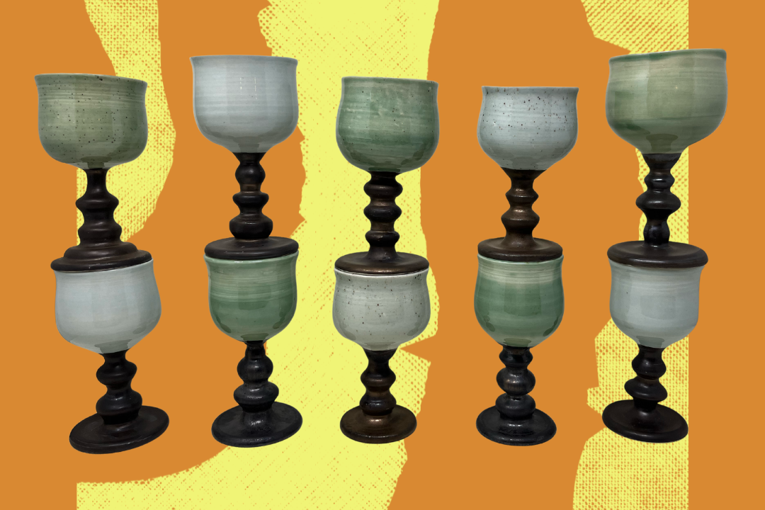 Six ceramic goblets with green glazed cups and dark wooden stems, arranged against a textured orange and yellow background with the text 'cerámica enfuga' at the bottom.